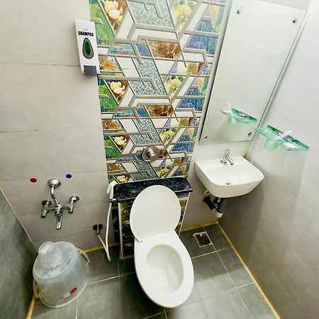 Stay Court - Business Class Hotel - Near Central Railway Station Csennai Kültér fotó