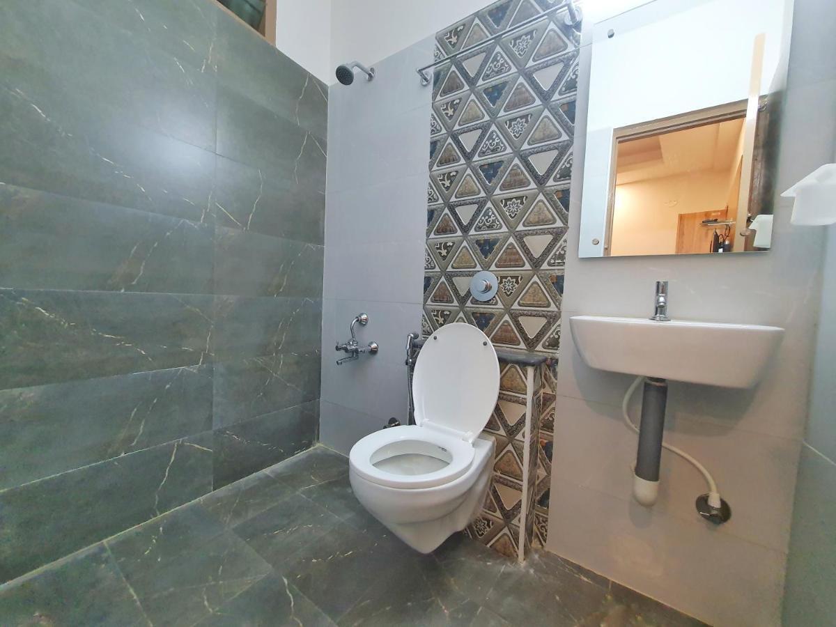 Stay Court - Business Class Hotel - Near Central Railway Station Csennai Kültér fotó
