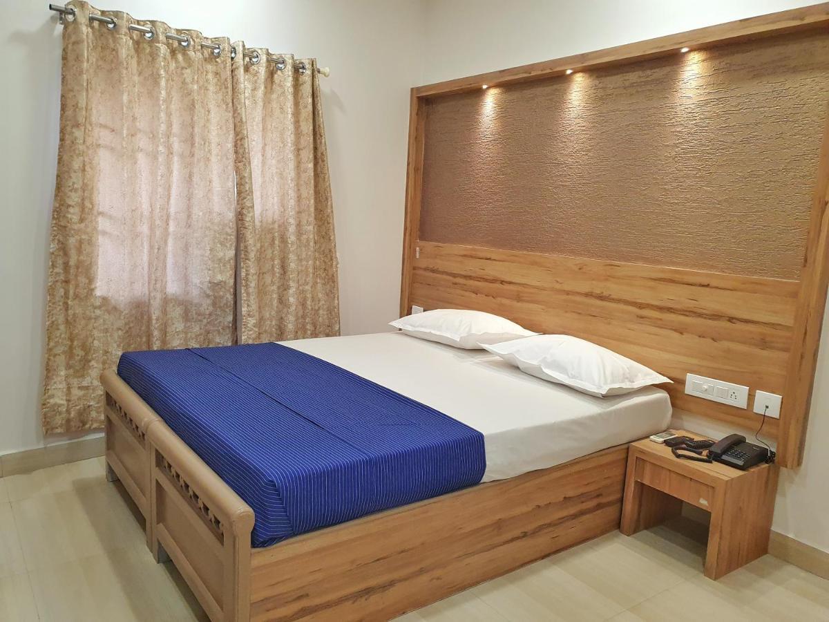 Stay Court - Business Class Hotel - Near Central Railway Station Csennai Kültér fotó