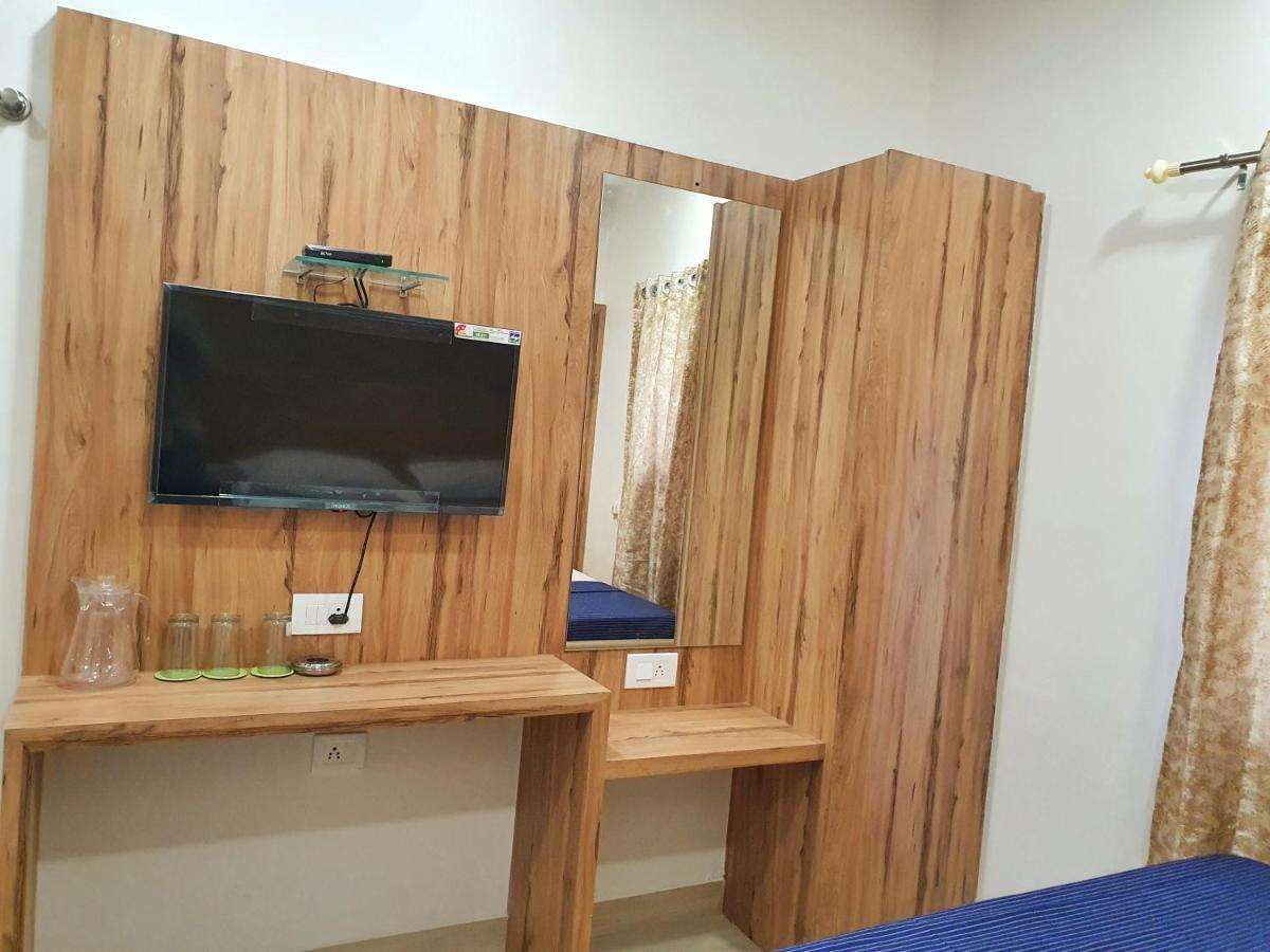 Stay Court - Business Class Hotel - Near Central Railway Station Csennai Kültér fotó