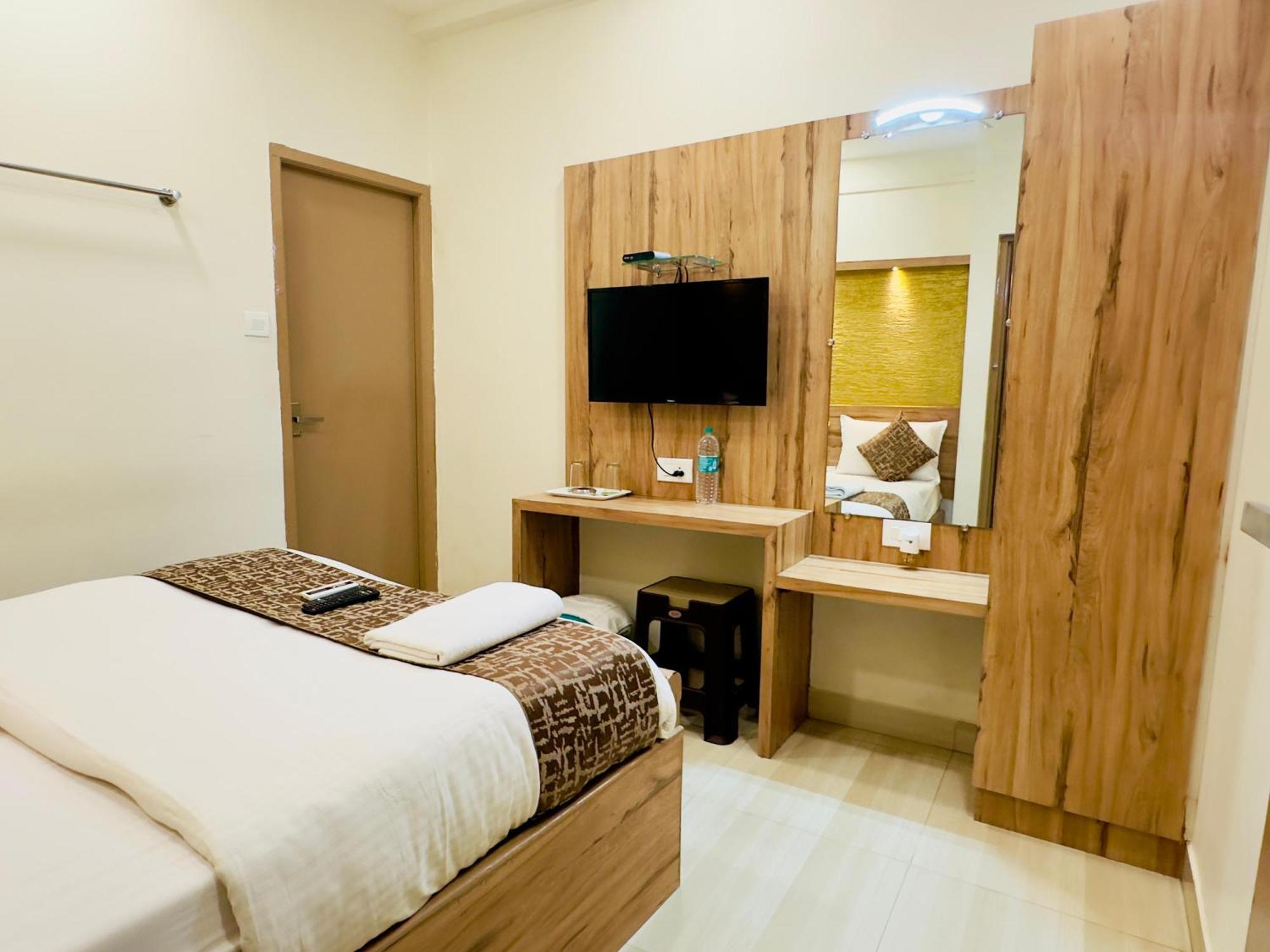 Stay Court - Business Class Hotel - Near Central Railway Station Csennai Kültér fotó