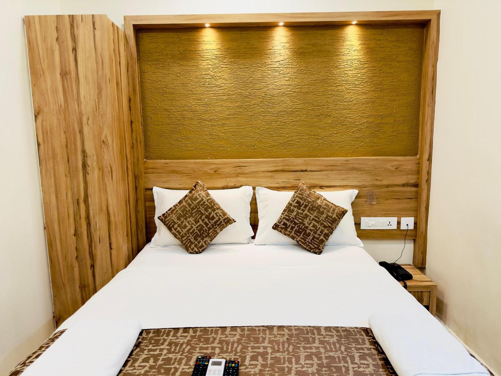 Stay Court - Business Class Hotel - Near Central Railway Station Csennai Kültér fotó