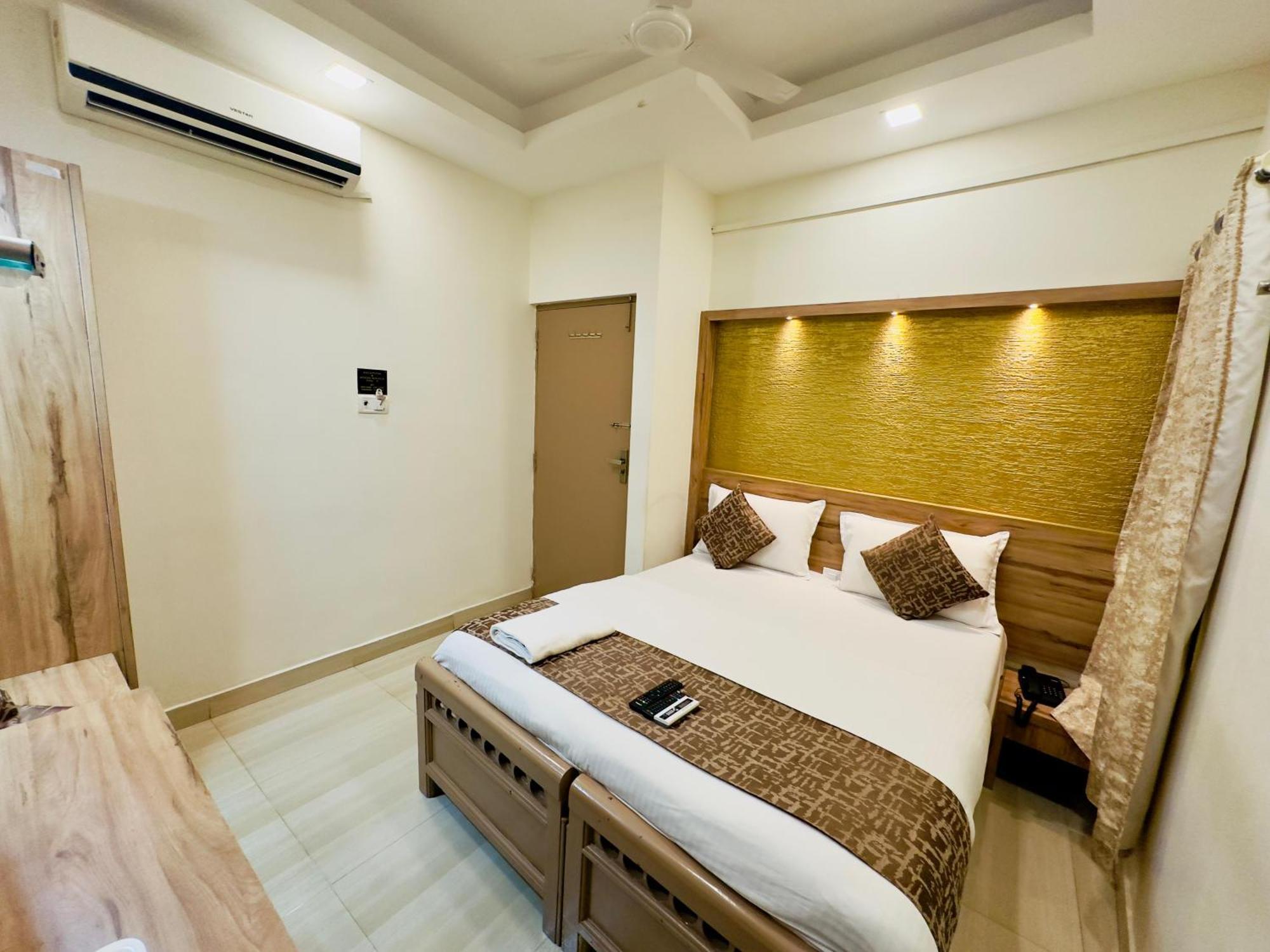 Stay Court - Business Class Hotel - Near Central Railway Station Csennai Kültér fotó