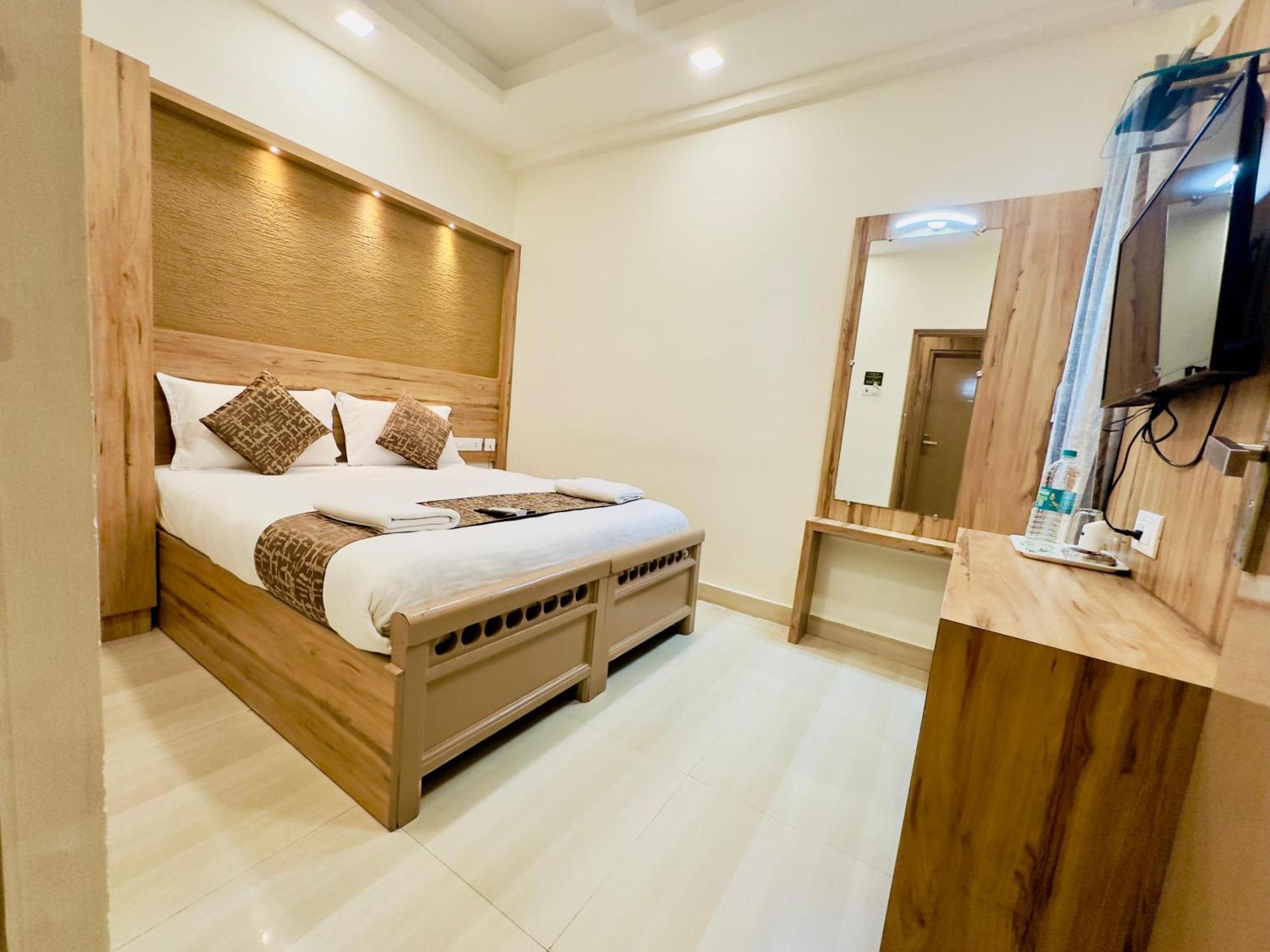 Stay Court - Business Class Hotel - Near Central Railway Station Csennai Kültér fotó