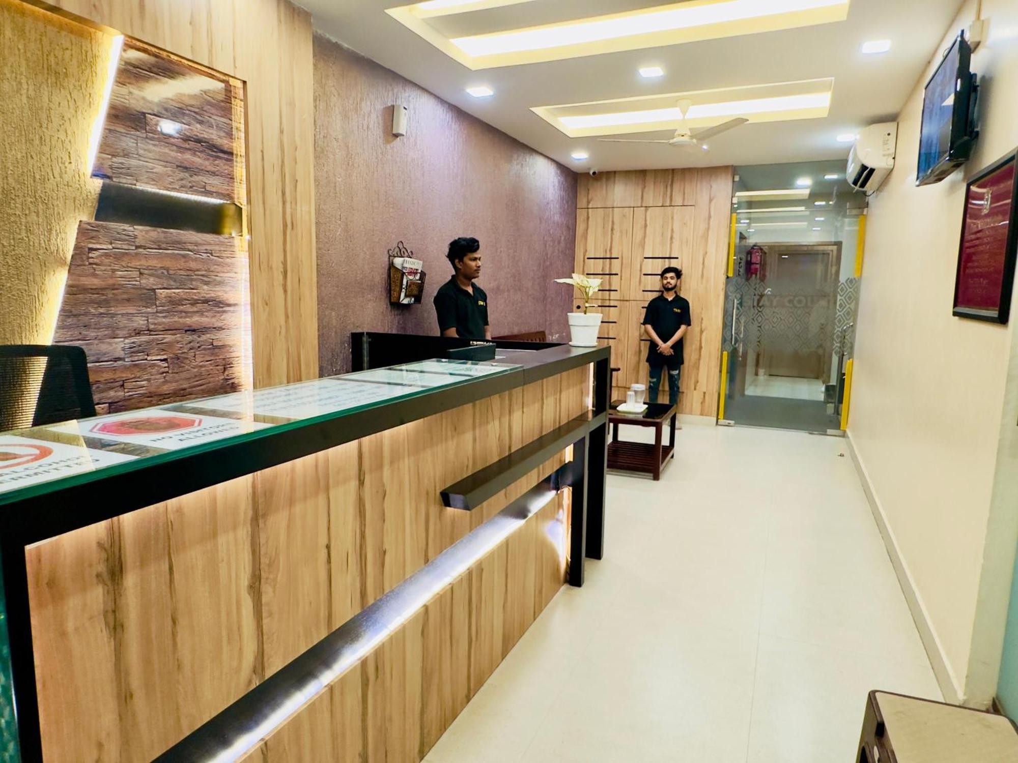Stay Court - Business Class Hotel - Near Central Railway Station Csennai Kültér fotó
