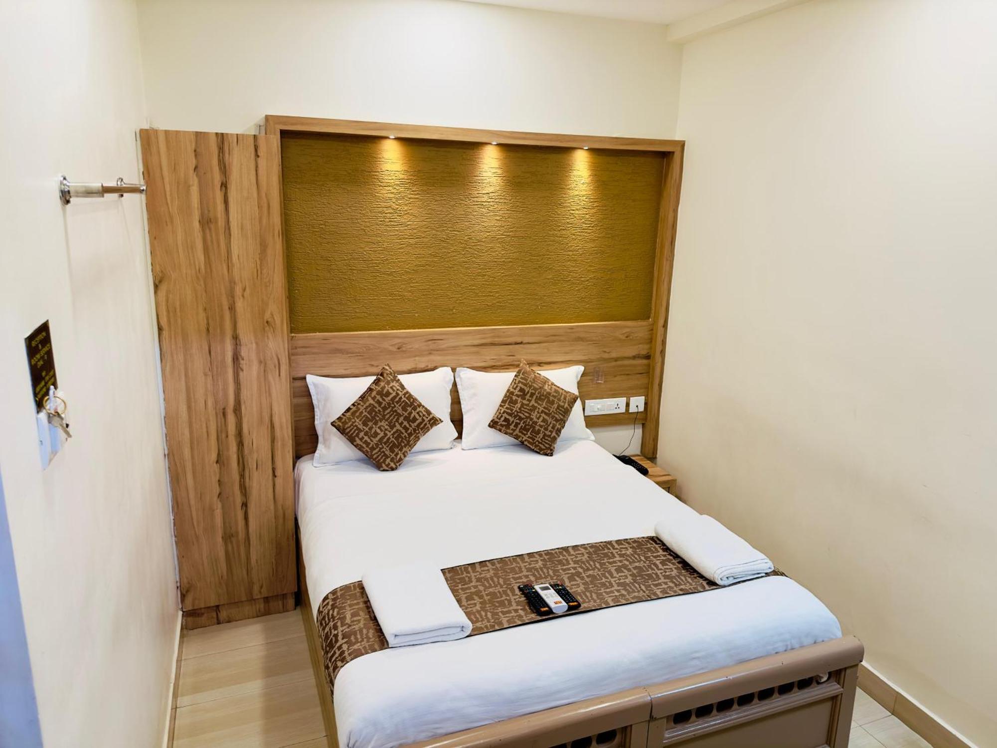 Stay Court - Business Class Hotel - Near Central Railway Station Csennai Kültér fotó