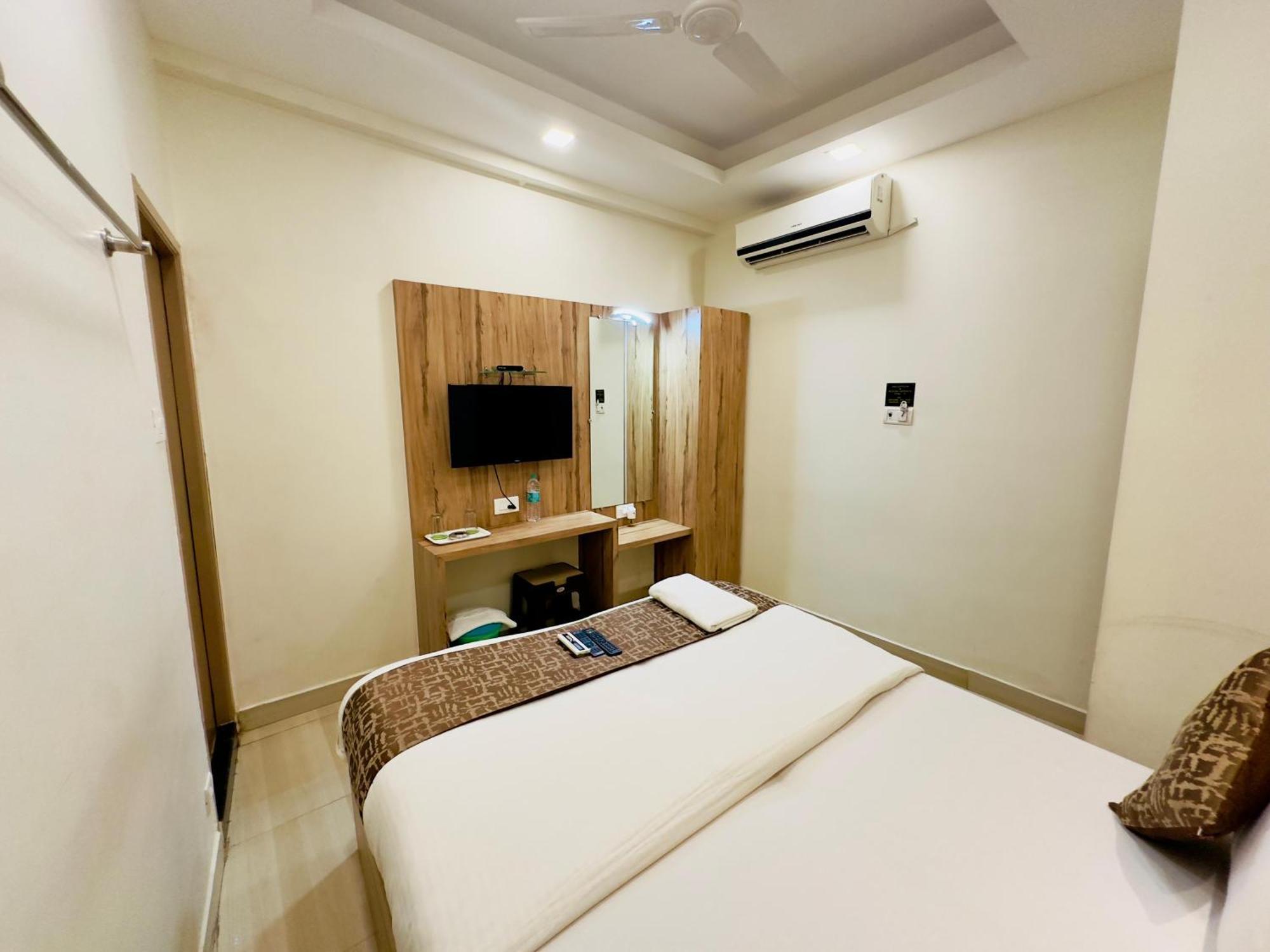 Stay Court - Business Class Hotel - Near Central Railway Station Csennai Kültér fotó