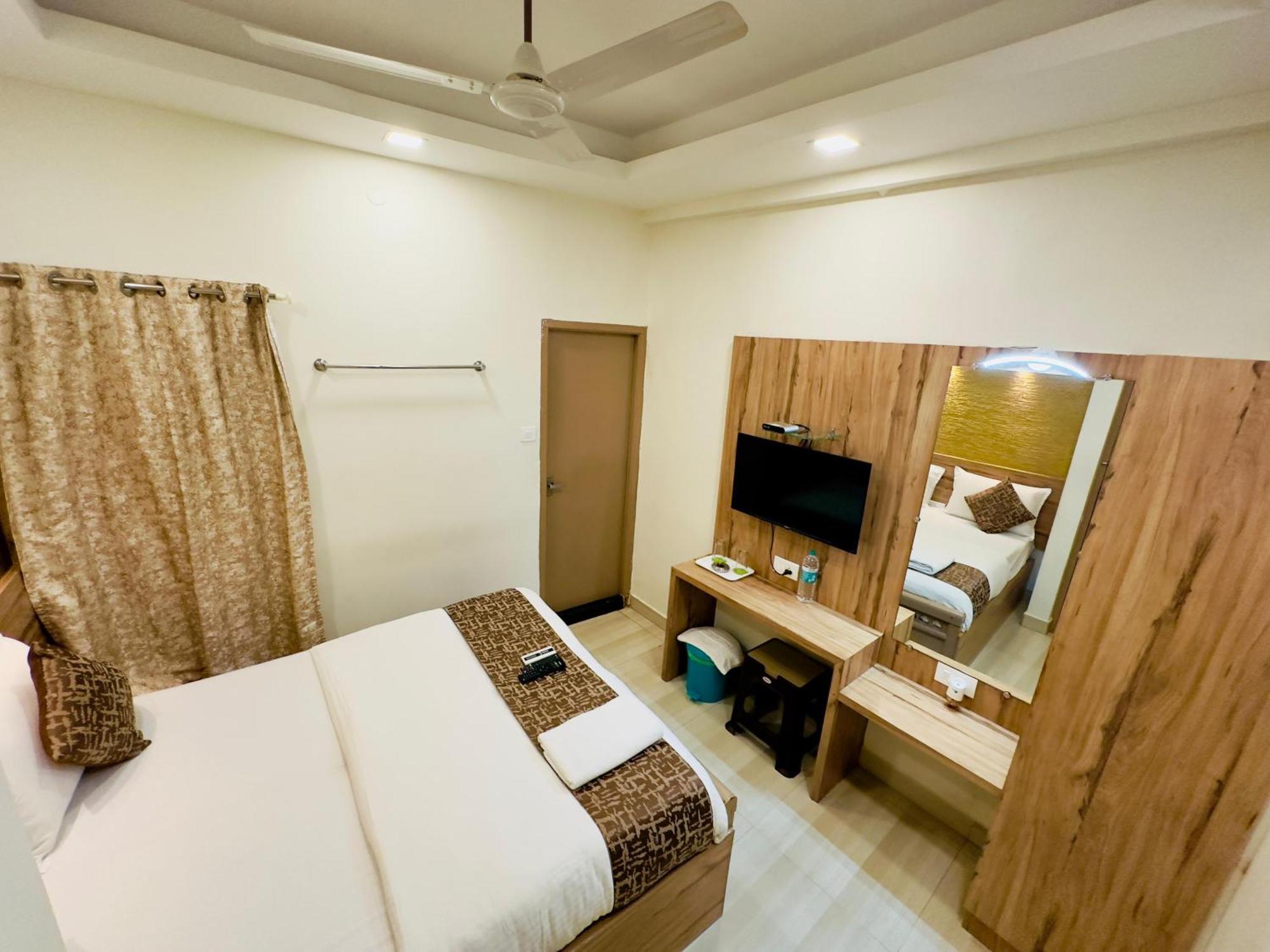 Stay Court - Business Class Hotel - Near Central Railway Station Csennai Kültér fotó