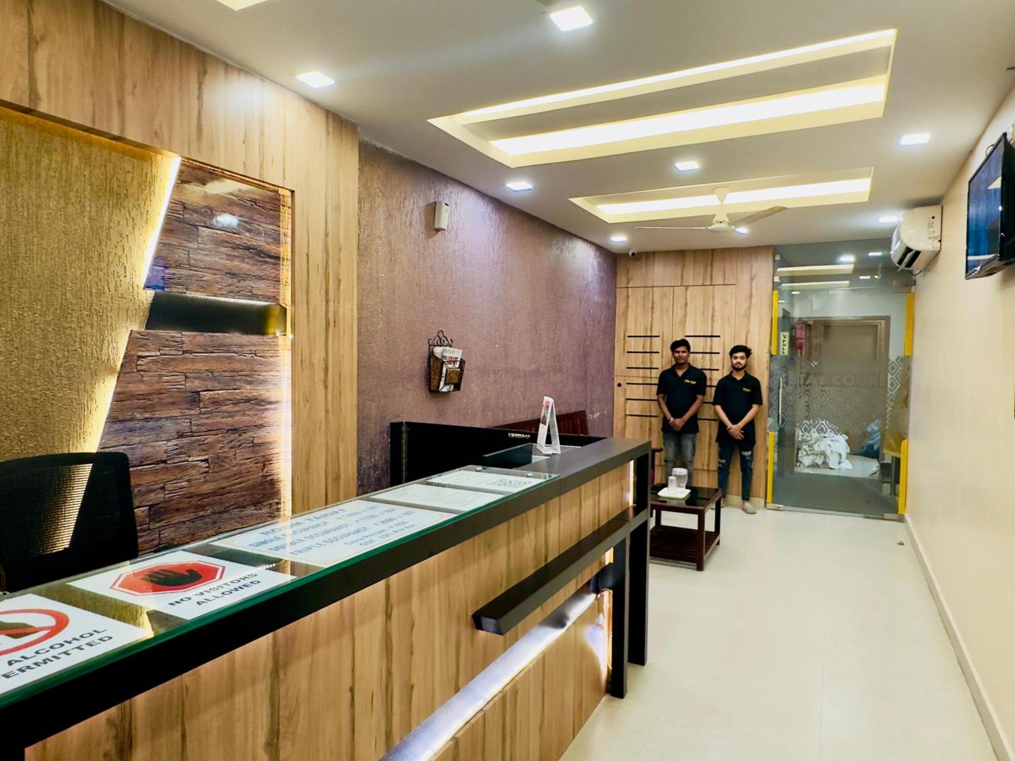 Stay Court - Business Class Hotel - Near Central Railway Station Csennai Kültér fotó